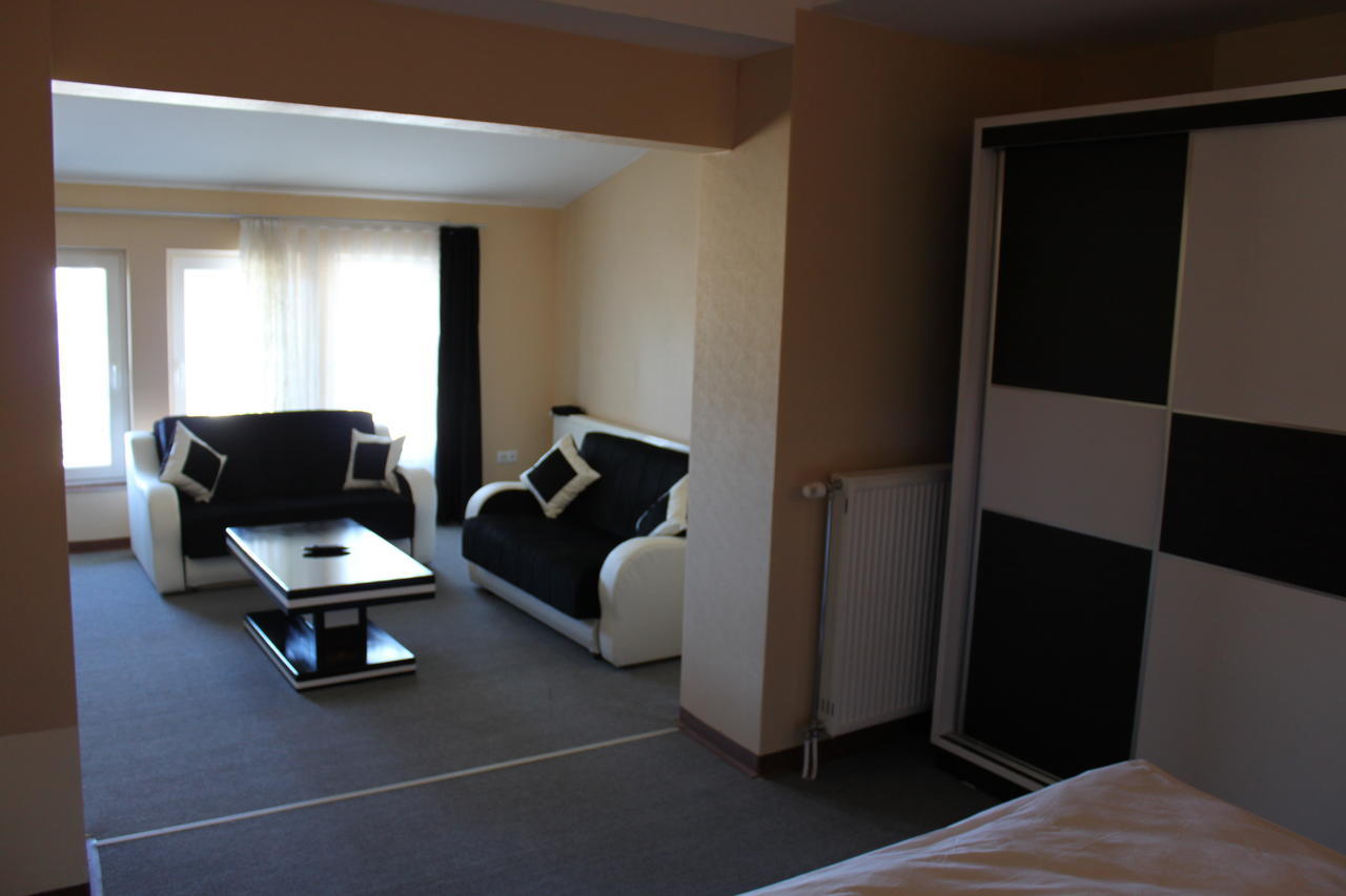 Meka Hotel Dragash ภายนอก รูปภาพ