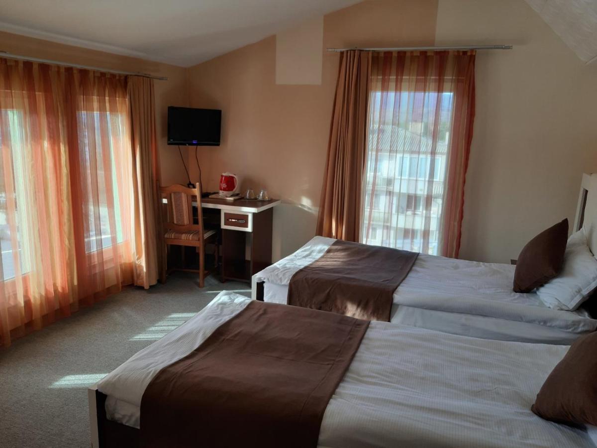 Meka Hotel Dragash ภายนอก รูปภาพ