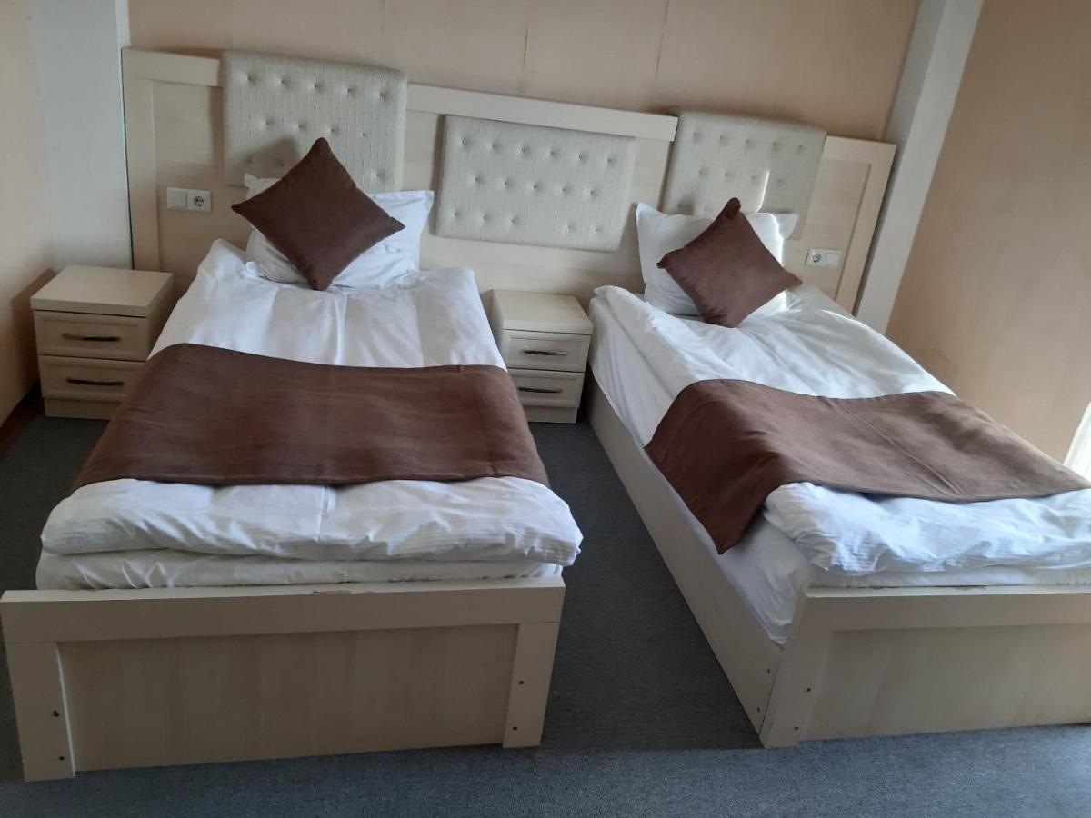 Meka Hotel Dragash ภายนอก รูปภาพ